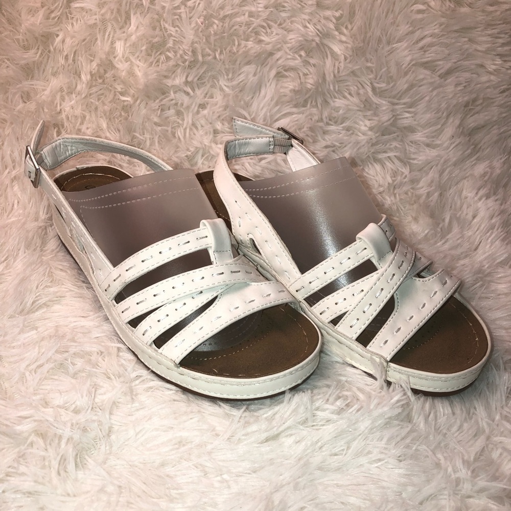 Easy Street White Women's Sandals size 6.5 NWOT